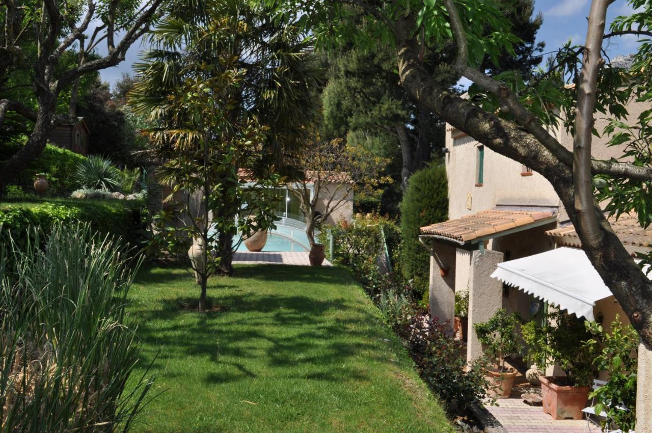 Lou Pin Dou Papet Bed & Breakfast Roquevaire Room photo